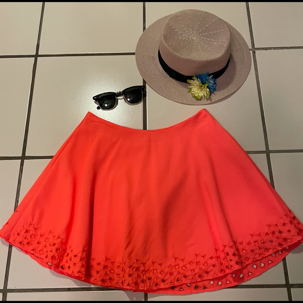 Blu pepper. Neón Orange skirt. (Small)